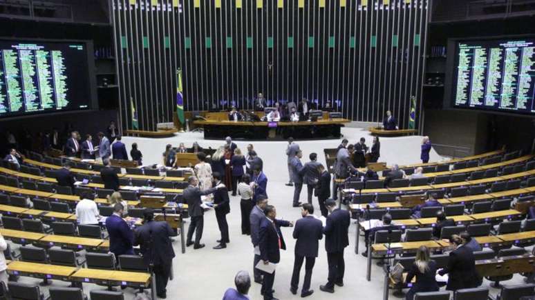 Proposta que inclui castração química para pedófilos seguirá rumo ao Senado