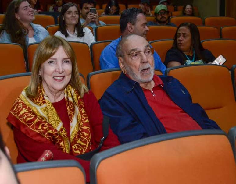 Lima Duarte com a filha, M&ocirc;nica - AgNews