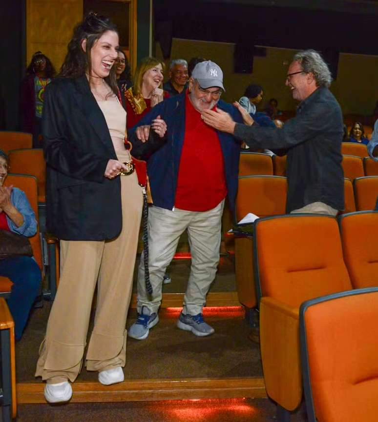 Lima Duarte ao lado da filha, M&ocirc;nica, e da neta, Karina Maluf - AgNews