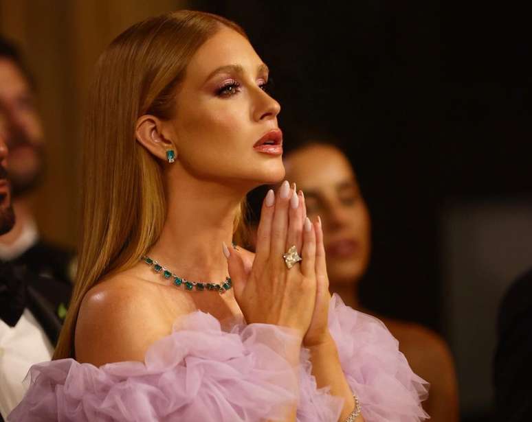 Marina Ruy Brbosa com a joia no casamento de sua amiga Paula Aziz 