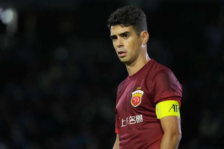 📸 NOVO CAMISA 8 Oscar vestirá a camisa 8 no São Paulo