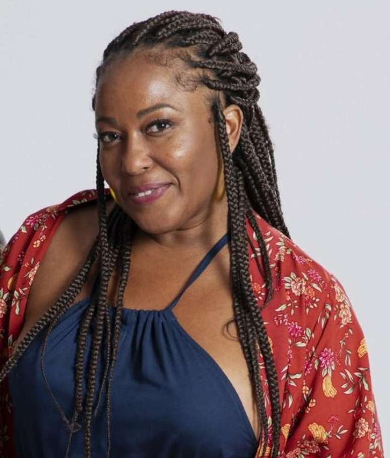 Ma&iacute;ra Azevedo, a Tia M&aacute;, &eacute; jornalista, atriz, escritora e influenciadora digital - Reprodu&ccedil;&atilde;o/Instagram