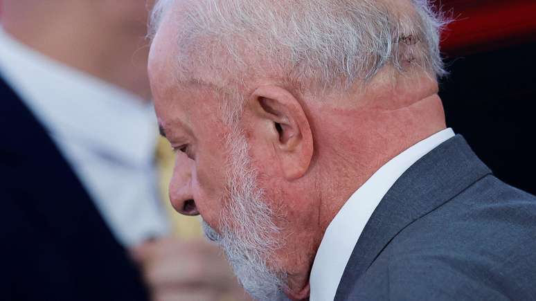 Procedimentos aos quais Lula foi submetido estão relacionados com acidente doméstico que ele sofreu em outubro