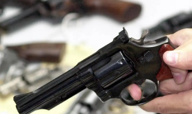 O motivo do assassinato, segundo o Ministério Público, foi inveja porque a vítima era bem-sucedida no trabalho. 