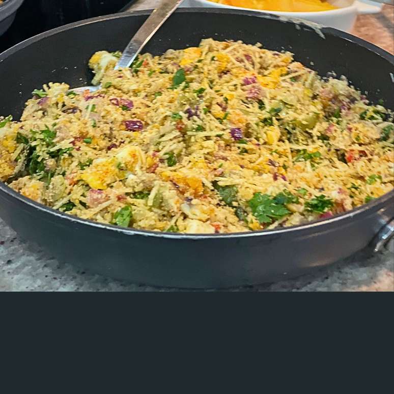 Farofa de ovos com batata palha