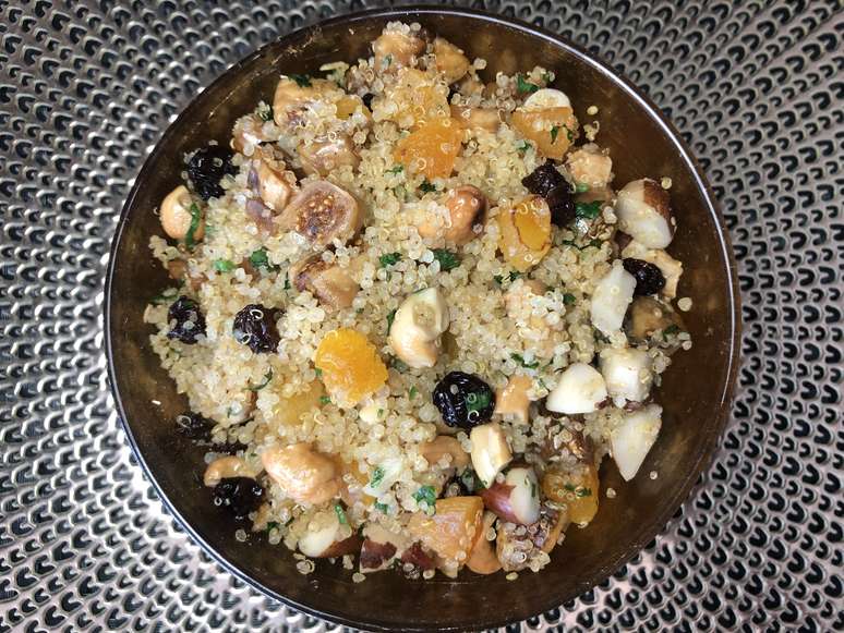 Farofa de Quinoa com Frutas Secas e Castanhas