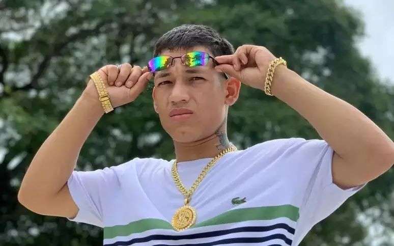 O compositor e cantor Menor J MC encontrou o caminho da m&uacute;sica no Partiu Aula na Justi&ccedil;a. Hoje, s&oacute; quer o corre certo