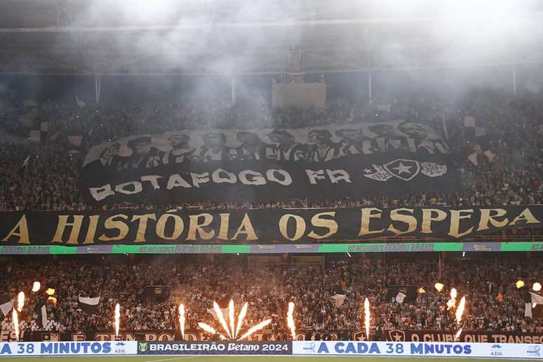 Torcida do Botafogo no est&aacute;dio Nilton Santos &ndash; Vitor Silva/Botafogo