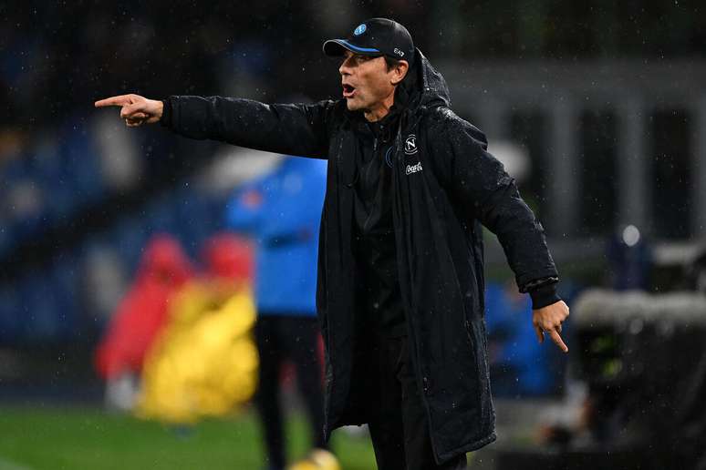 Após início arrasador, Napoli do técnico Antonio Conte perde a liderança do Italiano –