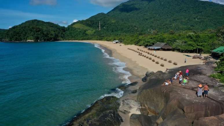 Ubatuba reúne algumas das praias mais bonitas e preservadas do litoral paulista. Mesmo assim, a presença de poluentes microscópicos preocupa cientistas.