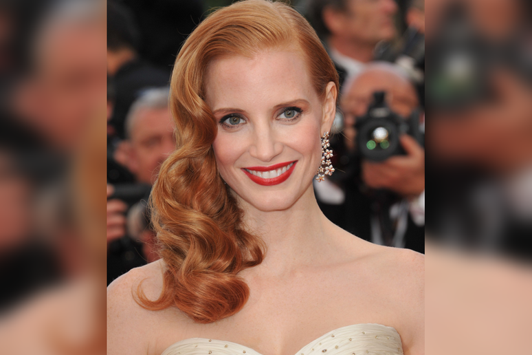 Ondas glamourosas e brilhantes trazem o charme atemporal do estilo Old Hollywood 