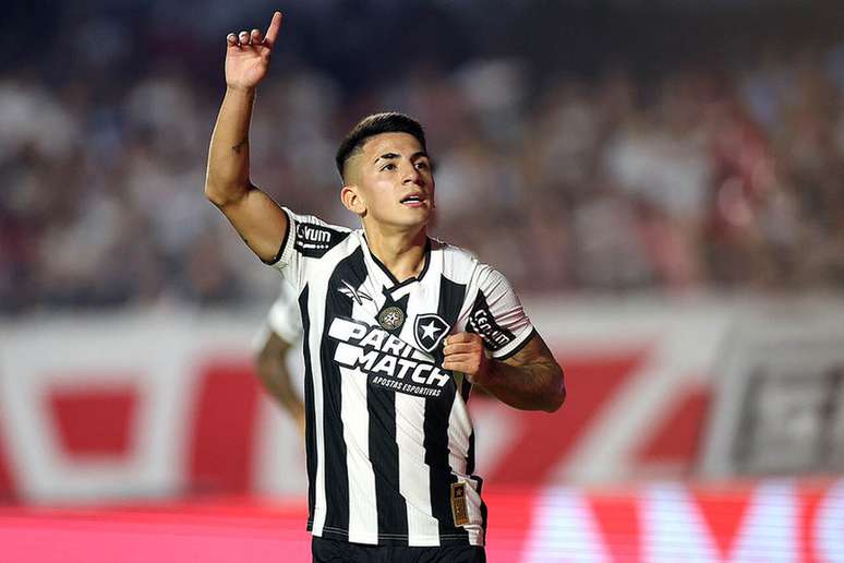 Almada foi a contrata&ccedil;&atilde;o mais cara da hist&oacute;ria do Botafogo &ndash; V&iacute;tor Silva/Botafogo