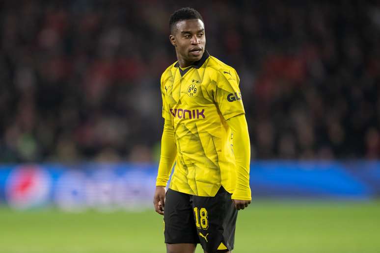 EINDHOVEN, NETHERLANDS - FEBRUARY 20: Youssoufa Moukoko of Borussia Dortmund looks dejected during the UEFA Champions League 2023/24 round of 16 first leg match between PSV Eindhoven and Borussia Dortmund at Philips Stadion on February 20, 2024 in Eindhoven, Netherlands. (Photo by Christian Kaspar-Bartke/Getty Images)