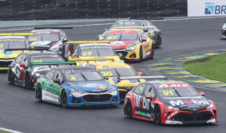 Corrida sprint em Interlagos aconteceu neste sábado sob chuva no Autódromo de Interlagos.