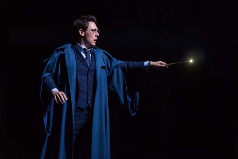 Na montagem em cartaz na Broadway, o ator John Skelley interpreta Harry Potter