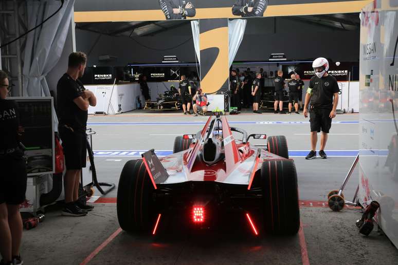 Carro da equipe Nissan na F&oacute;rmula E 2024/2025