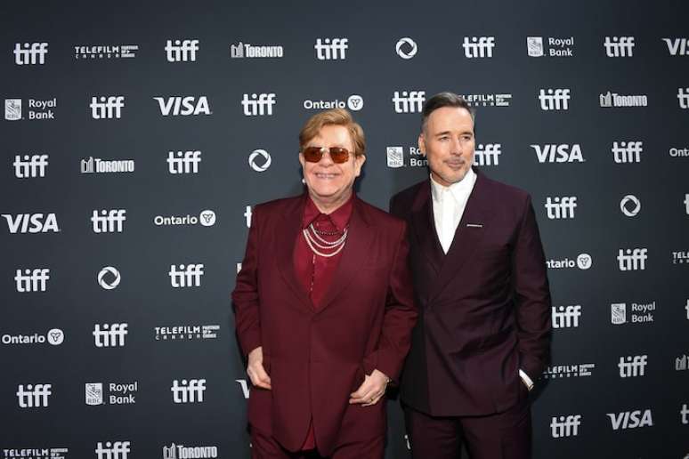 Elton John e seu marido, David Furnish, na exibição do documentário 'Elton John: Never Too Late', no Festival de Toronto