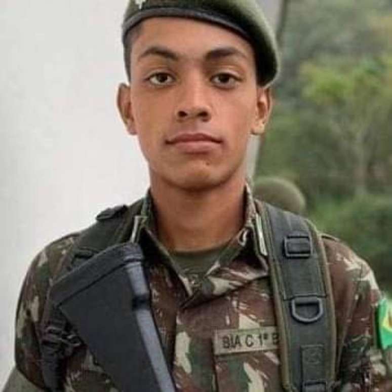 Jovem fazia parte do Exército e estava com identificaçãopixbet 365seu bolso no dia que foi morto