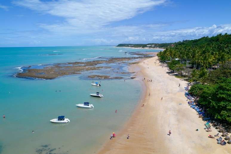 A Praia do Espelho tem águas calmas e cristalinas 