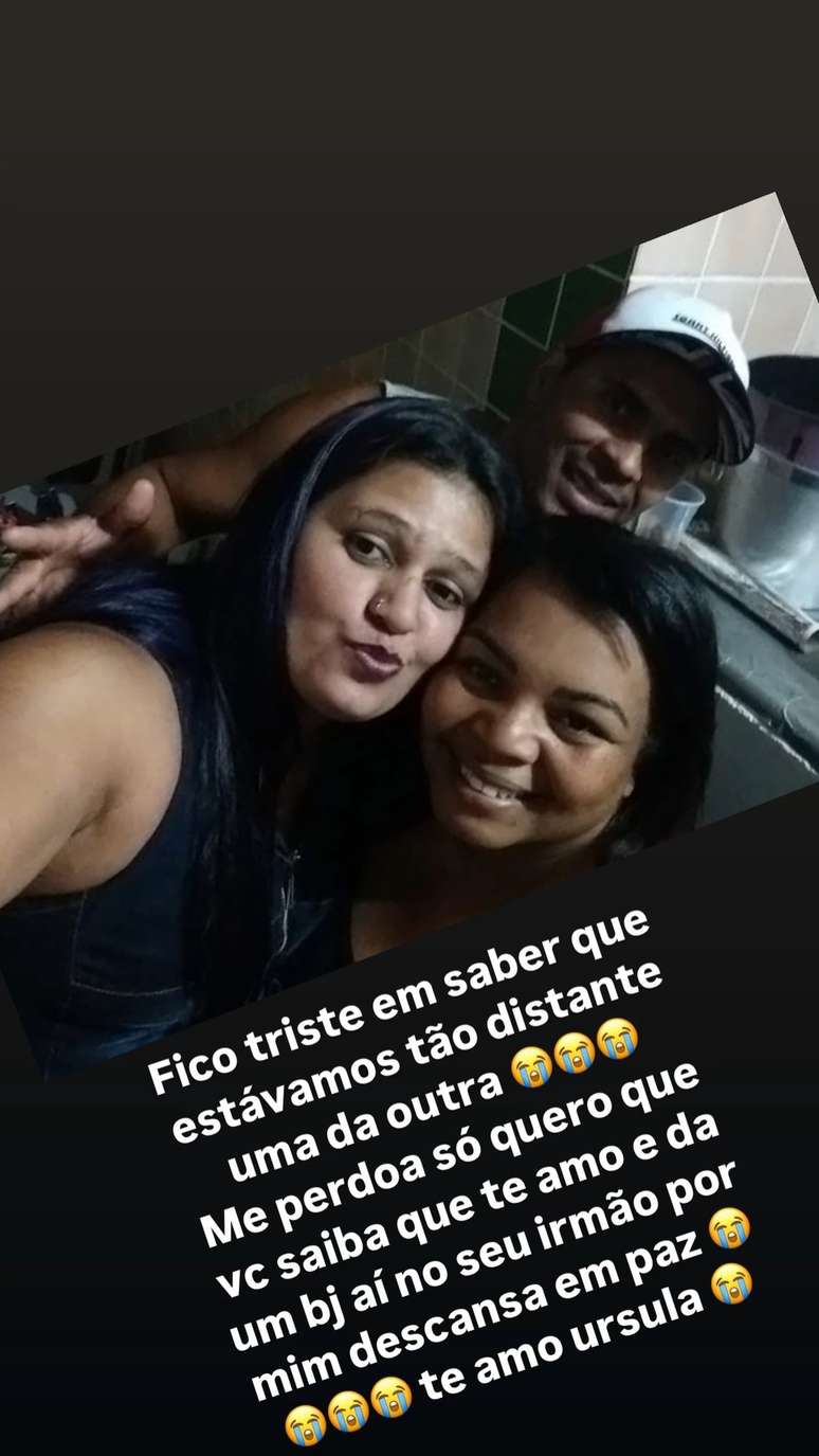 Ursula Souza ao lado da mãe de MC Kevin e do marido —