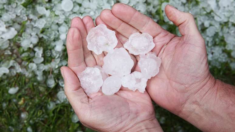 Com informações disponibilizadas pela Defesa Civil Rio Grande do Sul, vamos te dar algumas dicas para você se proteger das chuva de granizo