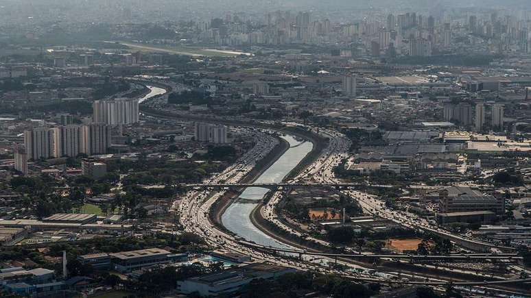 Marginal Tietê, oficialmente chamada de avenida Presidente Castelo Branco, pode ter seu nome mudado