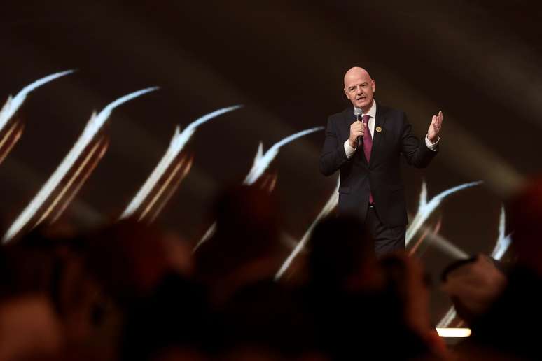 Gianni Infantino, presidente da Fifa, discursa durante cerimônia de premiação do Fifa The Best, na Aspire Academy, no Catar.