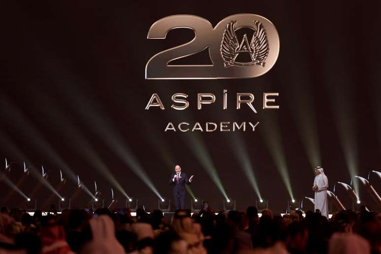 Gianni Infantino, presidente da Fifa, discursa durante cerimônia de premiação do Fifa The Best, na Aspire Academy, no Catar.