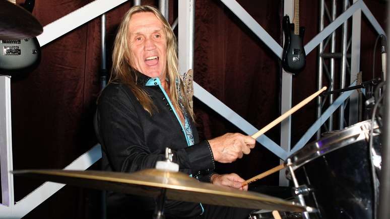 Nicko McBrain 