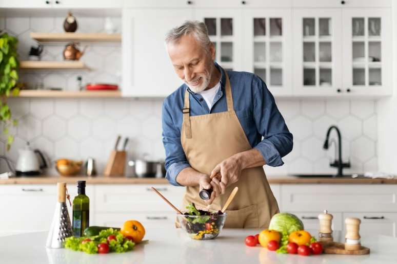 Manter uma alimentação balanceada e uma rotina de exercícios é indispensável para a saúde do coração 