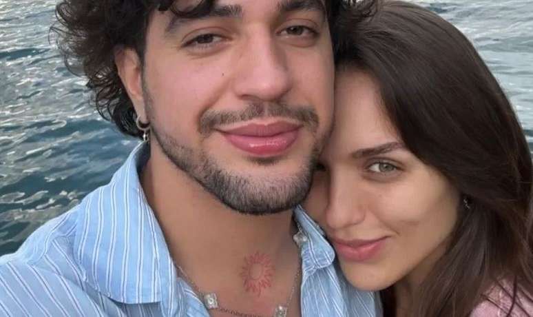 Nattanzinho e Rafa Kalimann postam foto abraçados em meio a rumores de romance