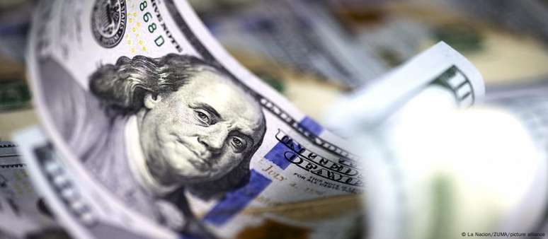 Dólar chegou a beirar os R$ 6,30, valor recorde se desconsiderada a inflação