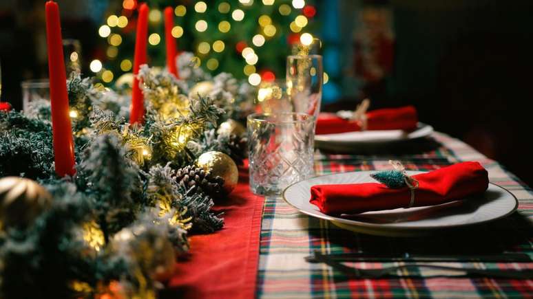 Veja ideias de decoração para a mesa posta de Natal e Ano Novo