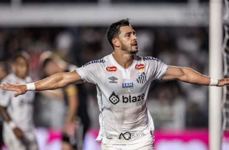 Foto Raul Baretta/ Santos FC. - Legenda: Santos e Giuliano avançam por rescisão contratual