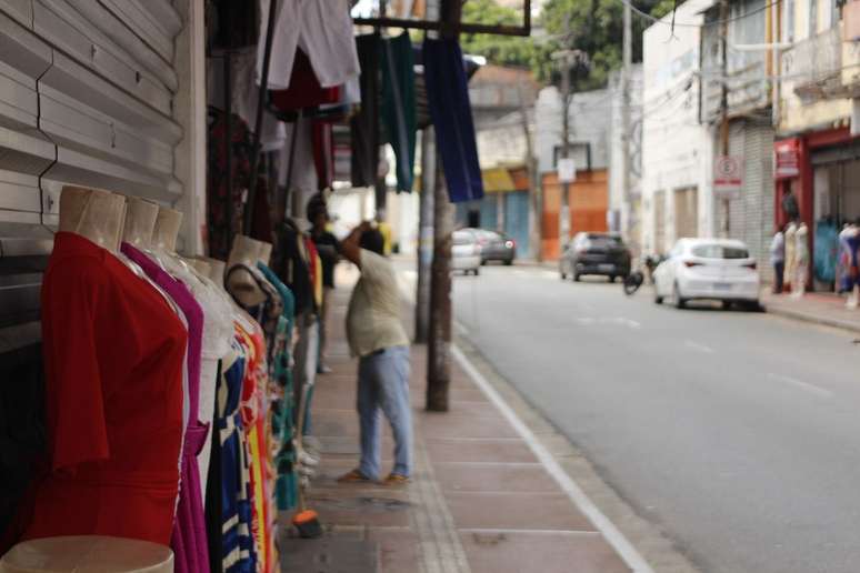 As lojas da Baixa dos Sapateiros têm cada vez menos clientes. Eles vão para os shoppings, compram pela internet ou no comércio dos bairros.