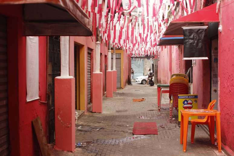 Mercado Santa Bárbara, onde está o santuário de Santa Bárbara, tem dois bares funcionando na Baixa dos Sapateiros, em Salvador (BA).