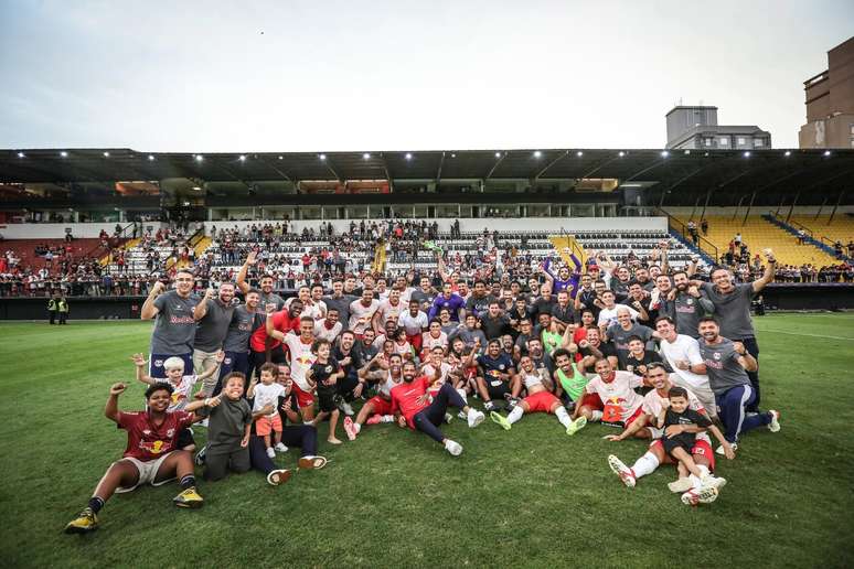 Mercado da bola do Red Bull Bragantino em 2025: Veja quem chega e quem sai. 