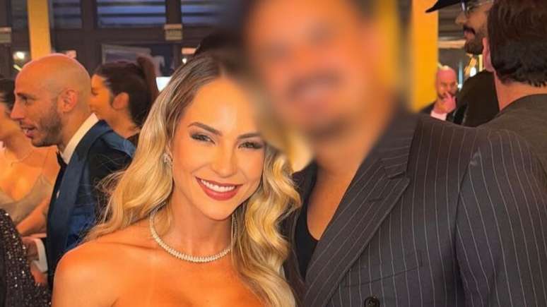 Namorando? Gabi Martins chega agarradinha com sertanejo na festa de Virginia