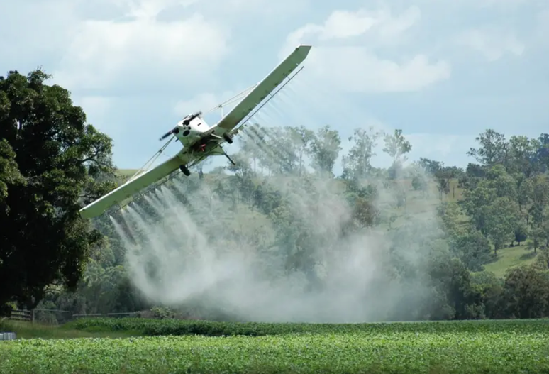 Bancada do agronegócio emplacou redução de impostos para a pulverização de pesticidas