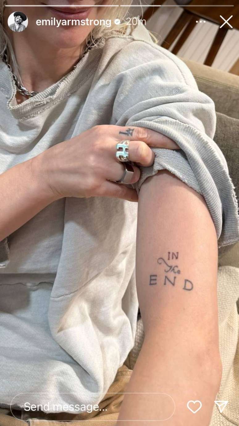 Tatuagem de Emily Armstrong 