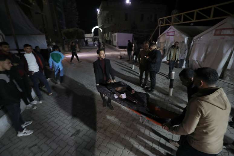 Dez pessoas morrem ap&oacute;s bombardeio em Gaza