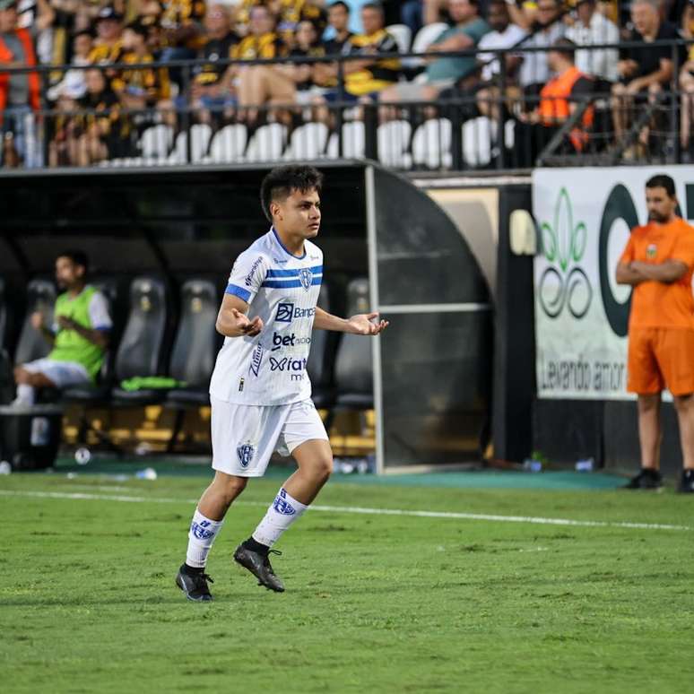 Esli Garcia em ação pelo Paysandu. 