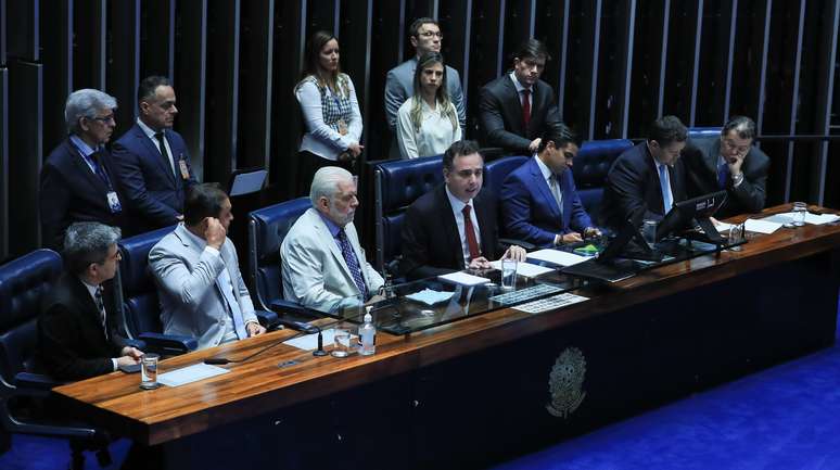 Congresso aprova pacote de corte de gastos