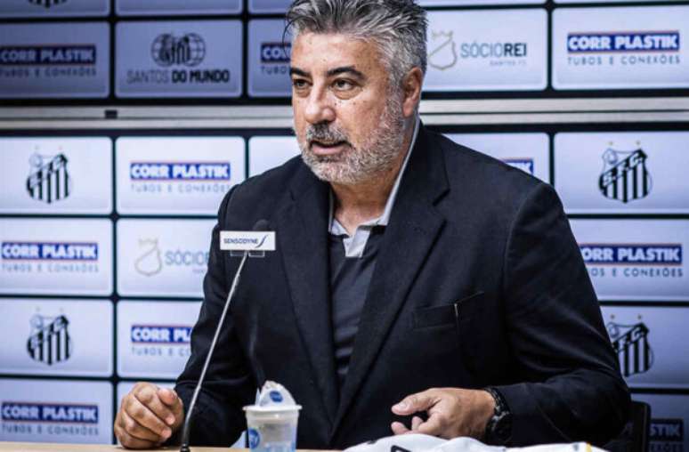 Foto; Raul Baretta/Santos - Legenda: Alexandre Gallo, executivo de futebol do Peixe