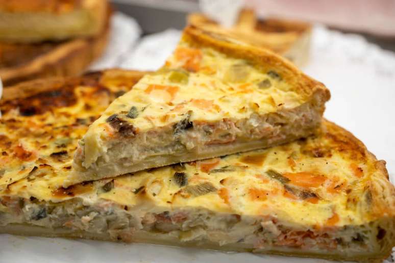 Quiche vegana de alho-poró e cenoura