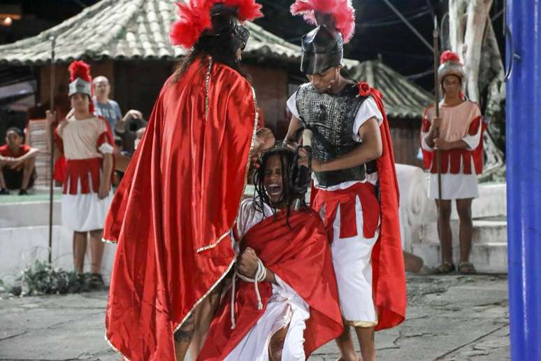 Paixão de Cristo na praça Marechal Floriano Peixoto,aposta gratis na betanoItaboraí (RJ). Cada vez mais, Jesus é representado como gente do povo.