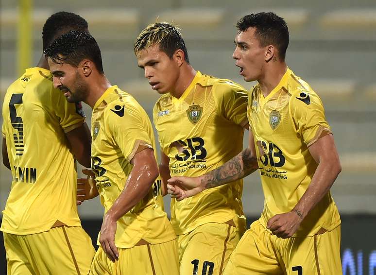 Fabio Lima e Caio Canedo comemorando um gol do Al Wasl, clube onde atuam –