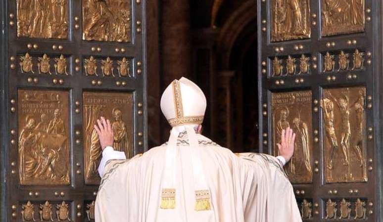 Porta Santa está marcada para ser aberta pelo papa Francisco a partir das 15h (de Brasília)