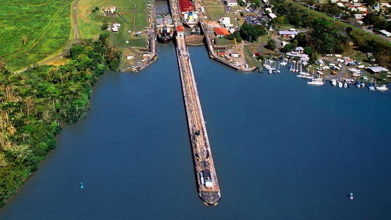 O Canal do Panamá é um ponto estratégico que permitiu abrir uma passagem entre os oceanos Pacífico e Atlântico.