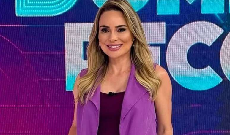 Após desligamento da Record TV, Rachel Sheherazade se pronuncia: 'Sentimento é de felicidade'.